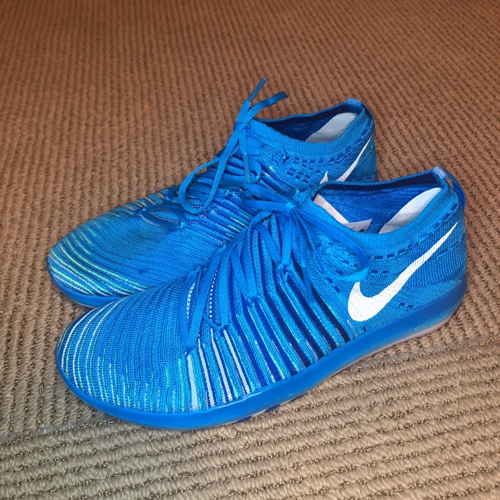 Nike free flyknit sneakers shoes 7.5